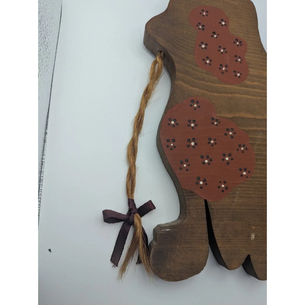 N/A charming wooden